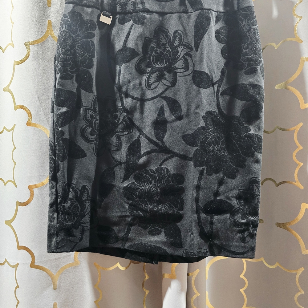 Chic Black Floral Pencil Skirt